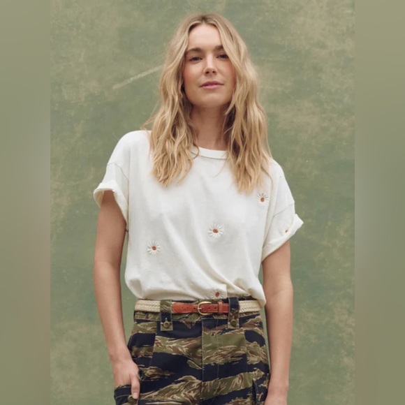 THE GREAT. Tops - NEW WITH TAGS THE GREAT THE BOXY CREW FLOATING DAISY Size 0 XS